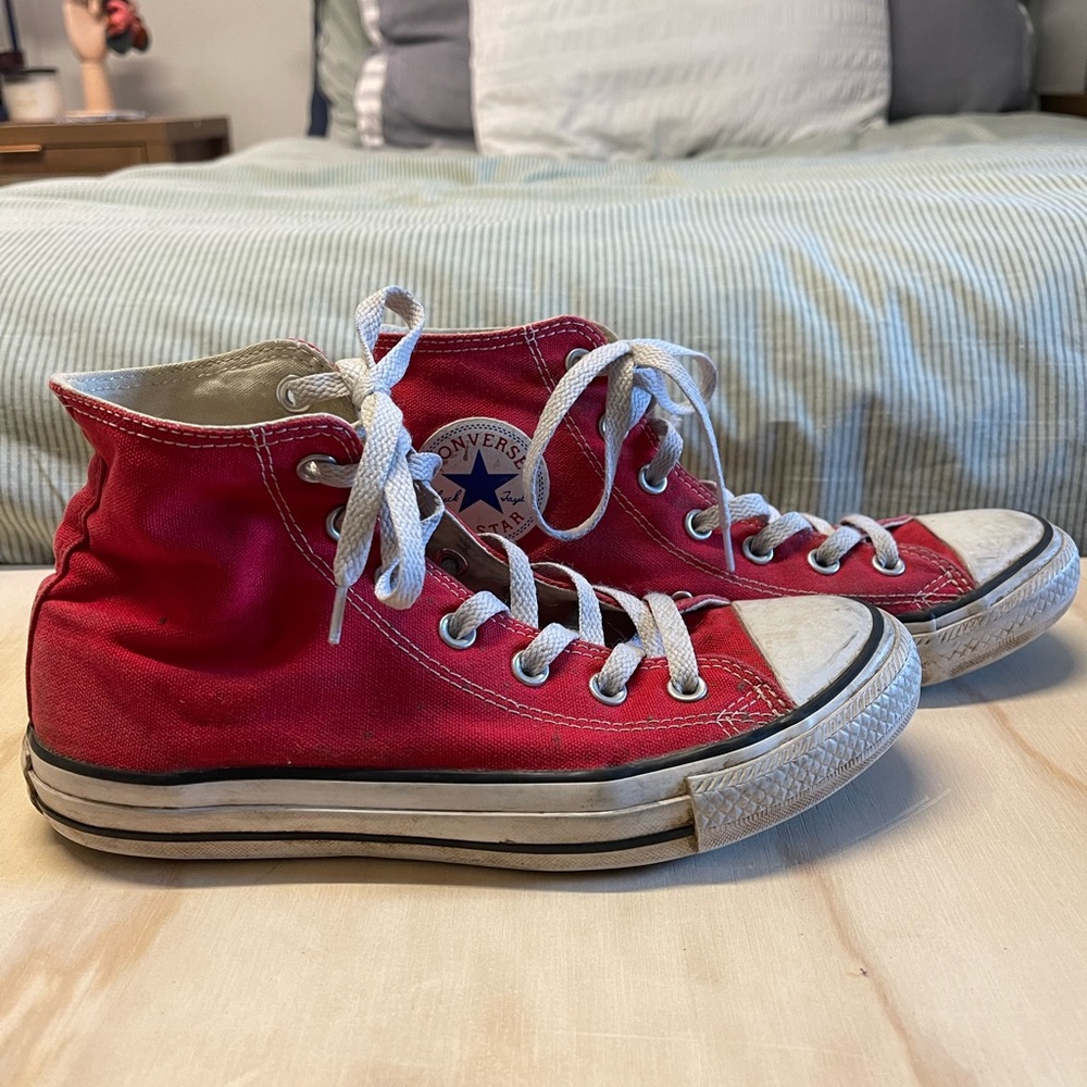 Red, high-top converse!!